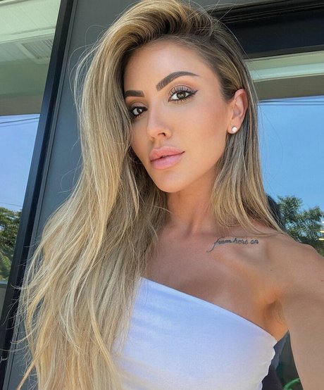 Danielle Vaughan sexy actress picture