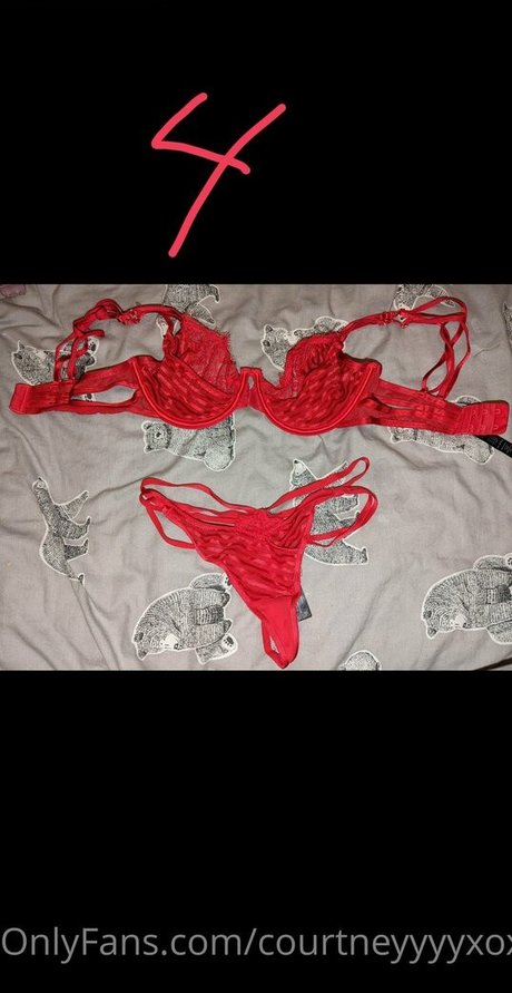 Courtneyyyyxox high quality pornstar pics