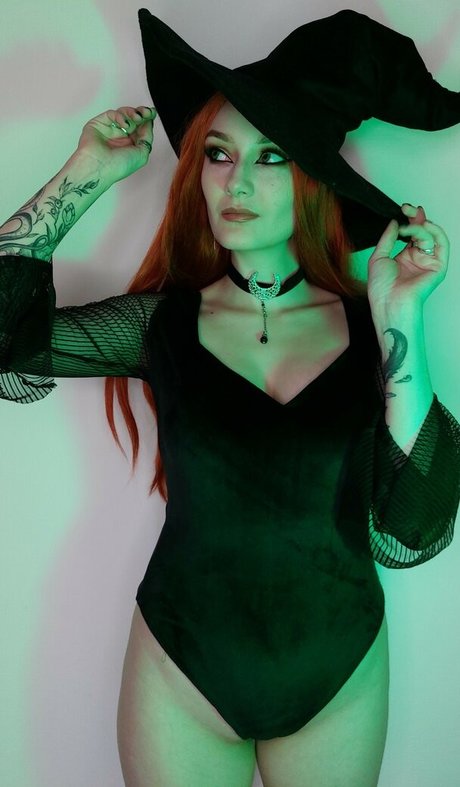 Vixena Siren model sexy picture