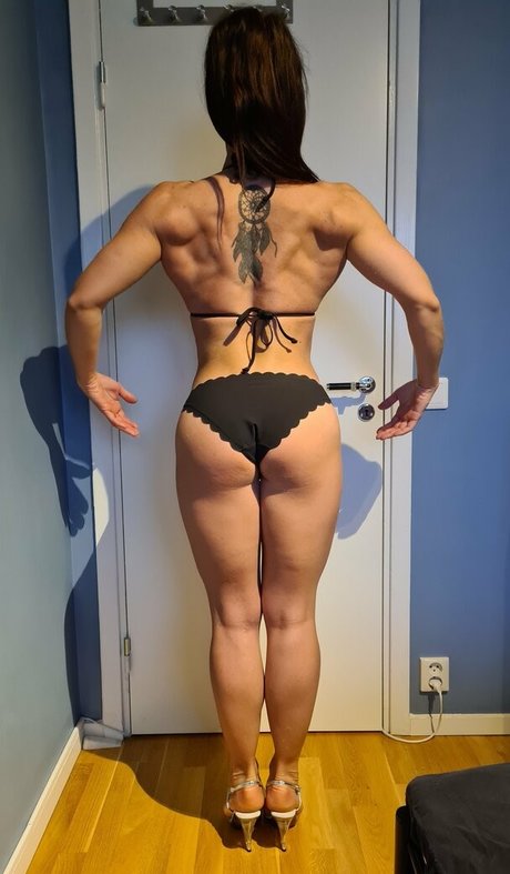 lilystrongfree model exclusive pics