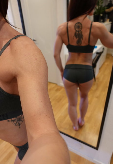 lilystrongfree sexy actress img