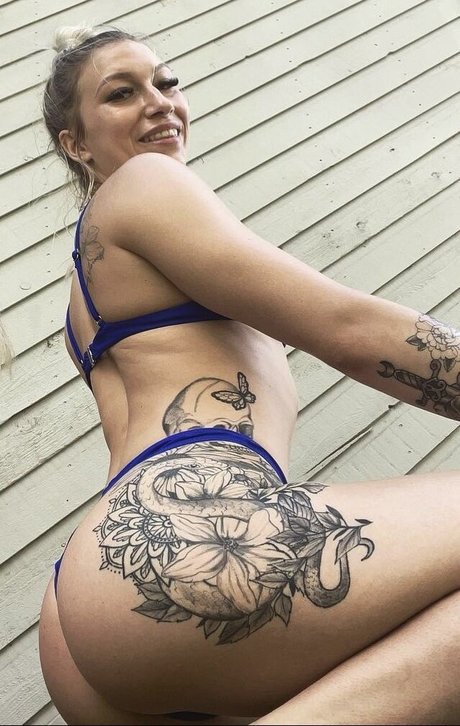 Taylor Flewin naked actress photos