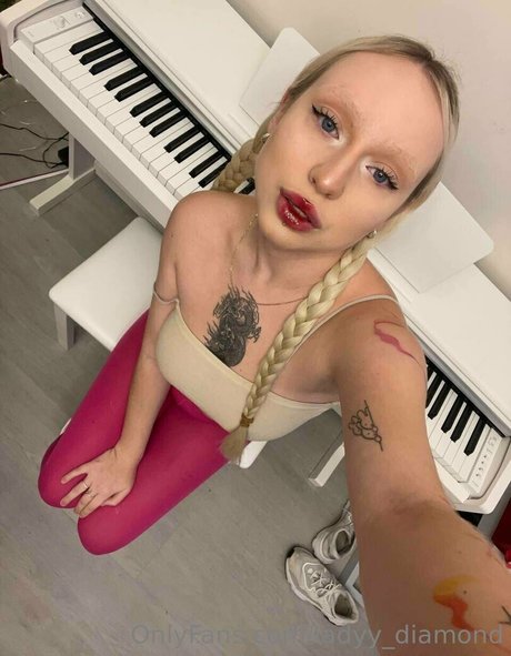 ladyy diamond top actress photo