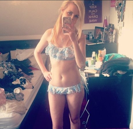 Rose And Rosie pretty actress picture