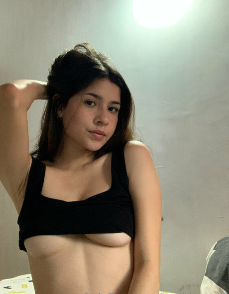 sophiazanel model top pictures