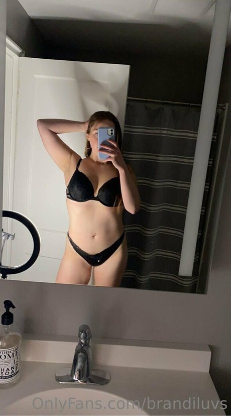 brandiluvs model naked picture