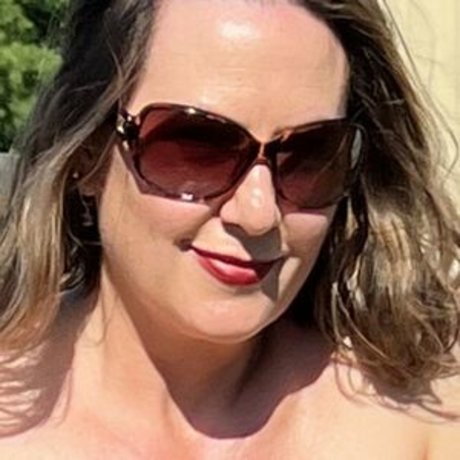 Maya Vakker star sexy photos