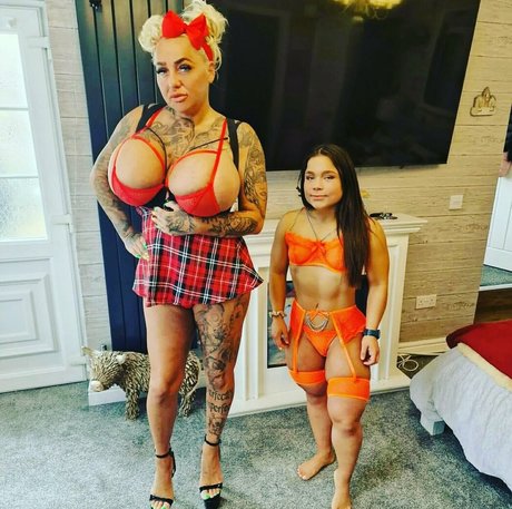 Shannon Dacombe sex model pic