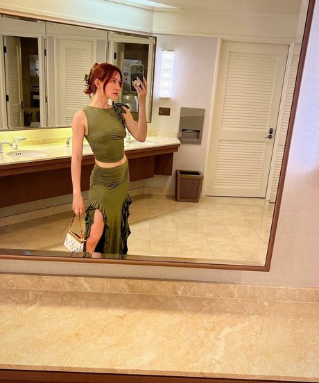 Jessie Flowers erotic actress photos