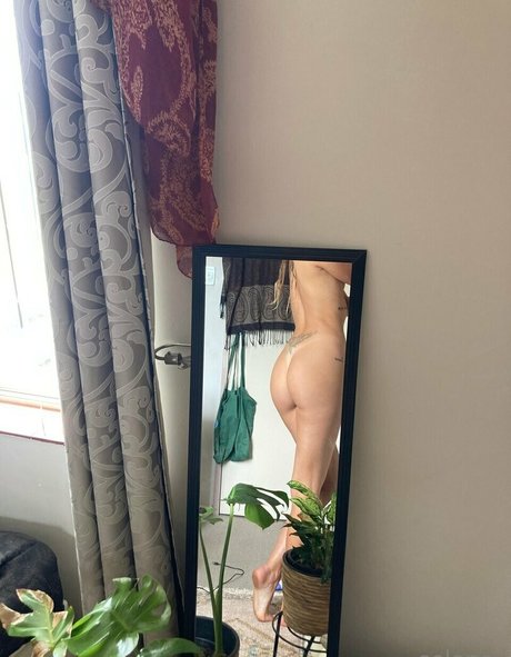 seleneafc model naked photos