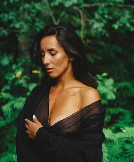 Thais Yoga model nice picture