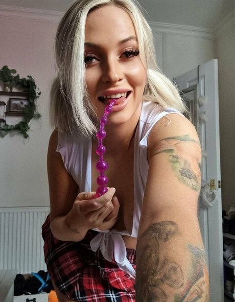 blondeeexo sexy model image