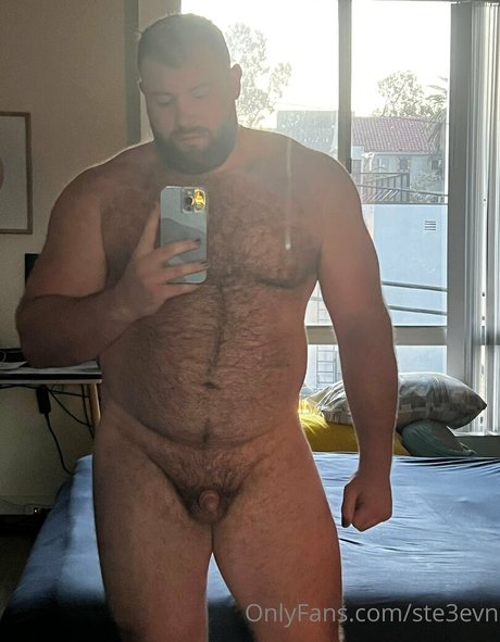 ste3evn nude model pic