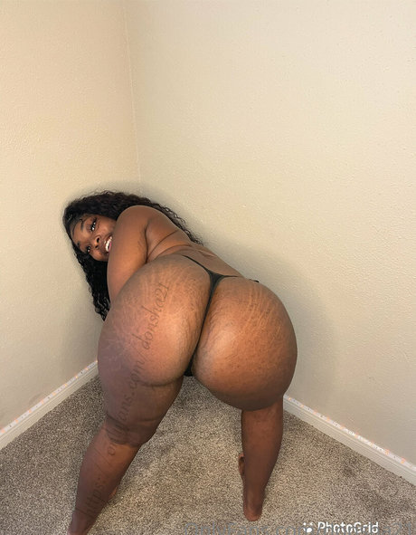 asian small tits onlyfans nudes image