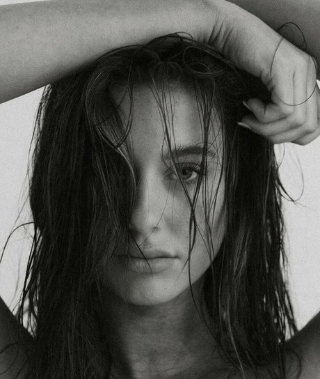 Sarah Waddles pretty model pictures