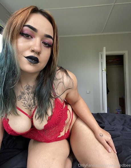 ariquxeen sexy actress images