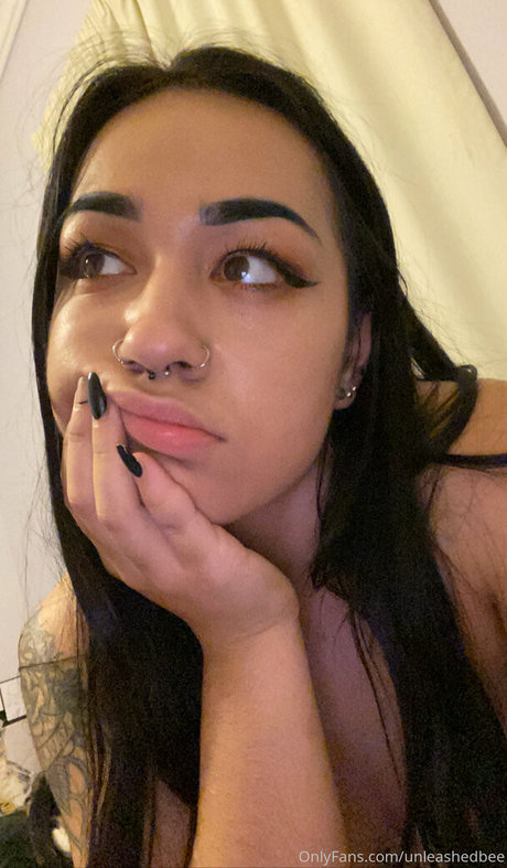 ariquxeen nudes model photo