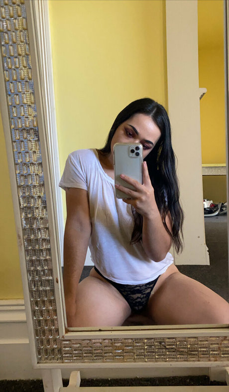 ariquxeen free actress galleries