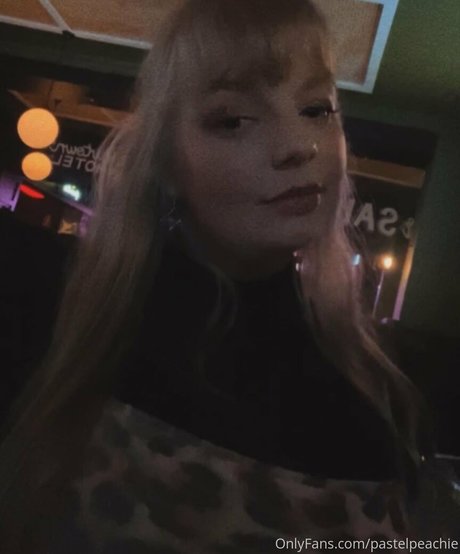 pastelpeachie best model picture