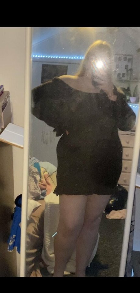 pastelpeachie nude model photo