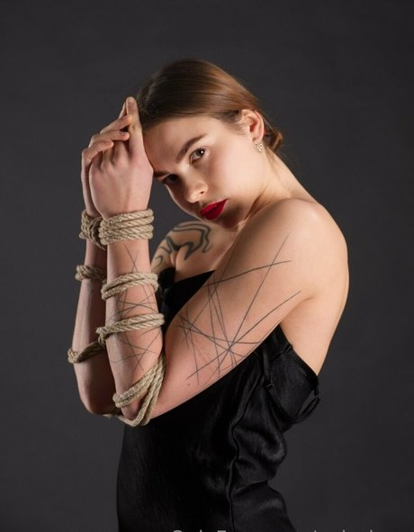 poly luna perfect model photos