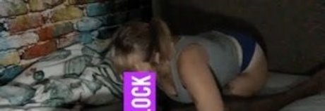 Corinasbooty model naked pic