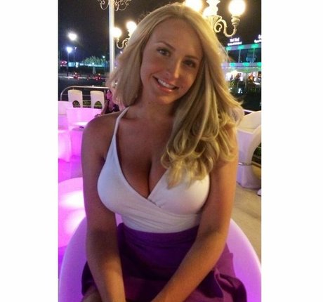 Emma Louise Jones star erotic photos