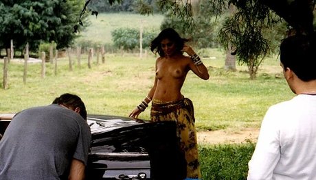 Juliana Paes model erotic photos