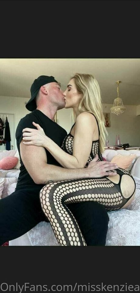 tiny onlyfans art naked photos