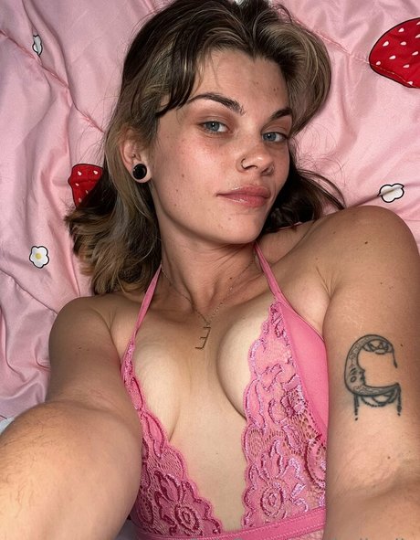 helloella perfect actress pic