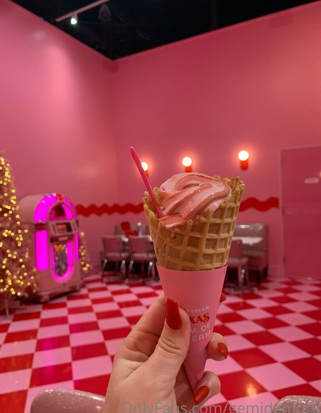 gemidemure perfect model picture