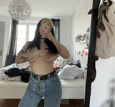 orphicbunnyfree model sex pic