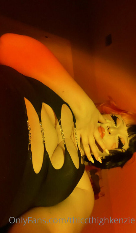 thiccthighkenzie pornstar top image