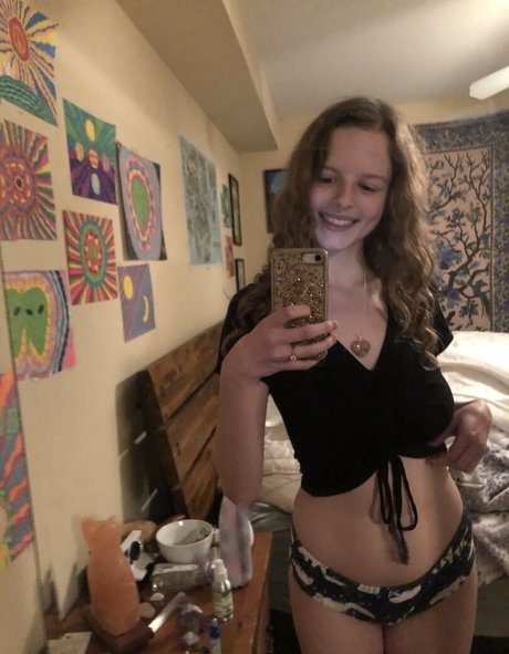 peachypotbaby nude model archive