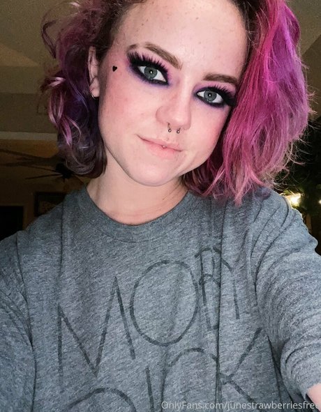 junestrawberriesfree model sex img