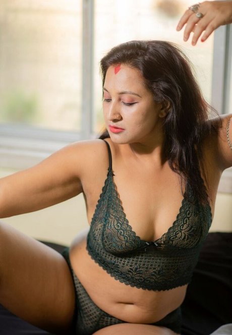 Mili Debnath Nude model nudes picture