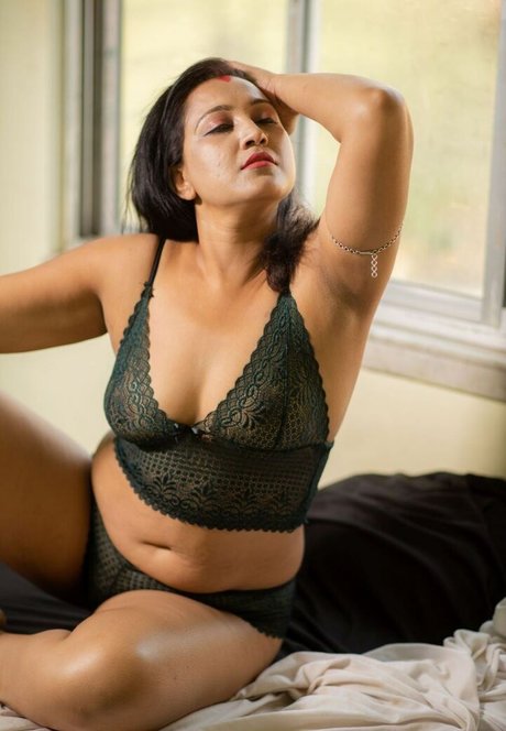 Mili Debnath Nude sex model pictures