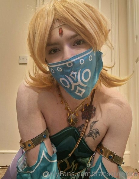 transgirlakira erotic pornstar img