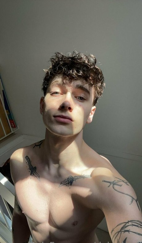 dakarluca nude star img