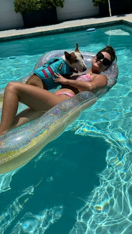 LaurDIY erotic model photo