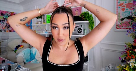 LaurDIY sex model pictures