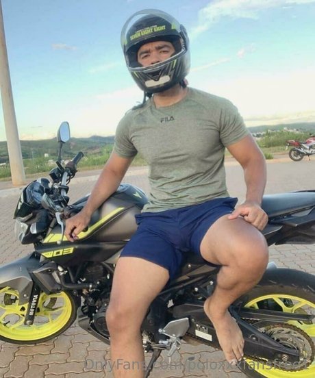 poloxxxfansfree1 free model photo