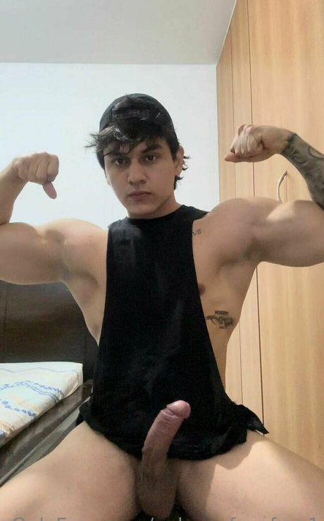 poloxxxfansfree1 naked pornstar photo