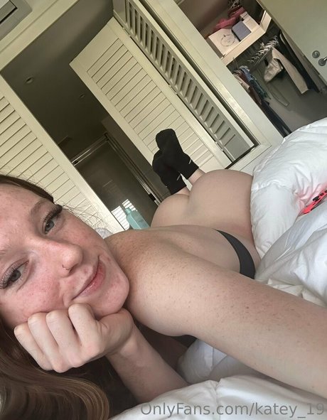 katey 19 model naked pic