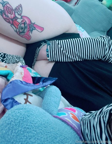 fakenips pretty actress photos