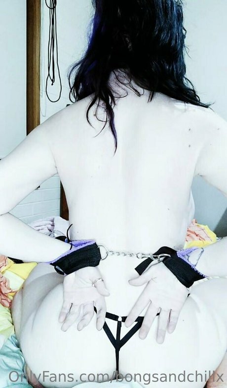 bongsandchillx nude star galleries