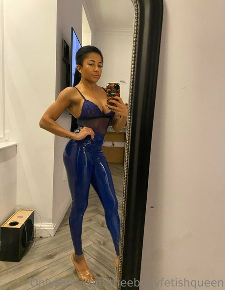 undressing onlyfans naked pictures