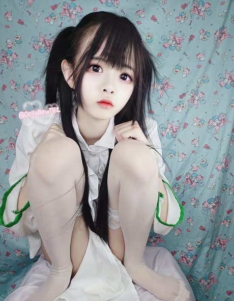 DollyMewTH nude model gallery