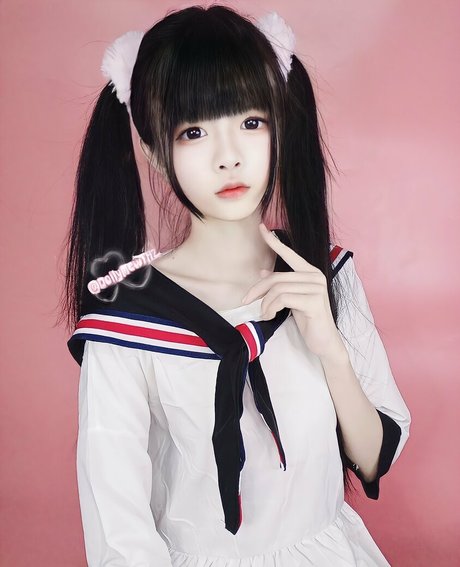 DollyMewTH naked star pictures