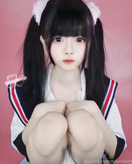 DollyMewTH nude model image